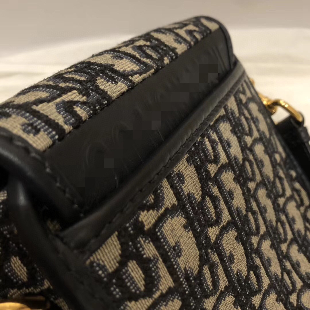 老花bobby包太妃糖色和黑色中号6号左右发货其它下单第二天发