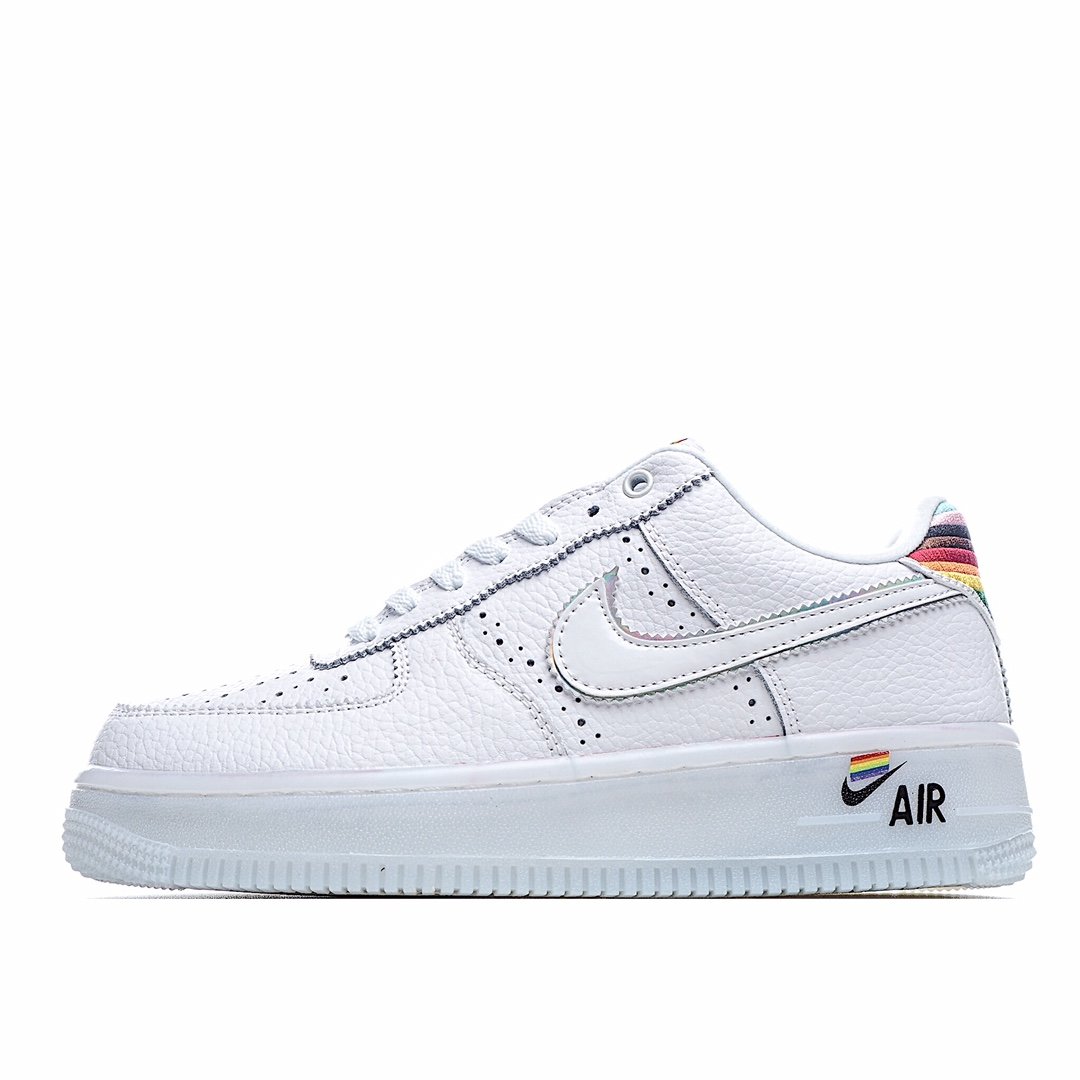 耐克空军一号 AF1 休闲板鞋 Nike Air Force 1 Betrue 彩虹，清新配色和七彩鞋盒为这个夏日带来清凉，采用轻盈的Nike Air技术，为你的双脚缔造全天候舒适感和缓震效果