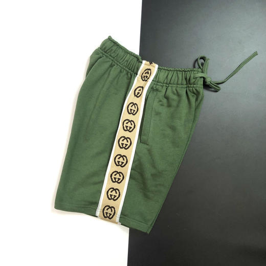 点此购买 gucci男女牛油果绿反光织带短裤 莲150013