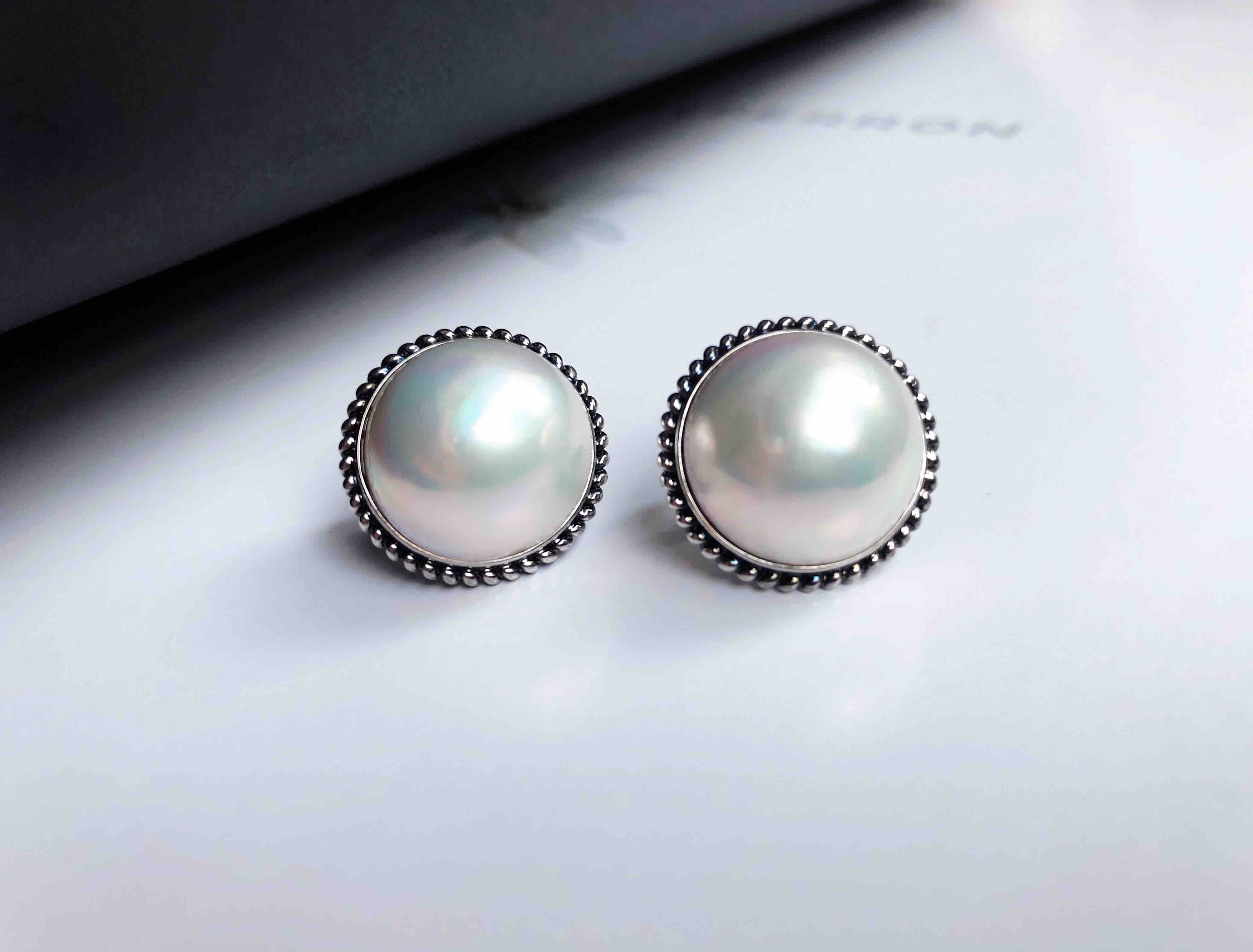 retro系列 18k镶马贝珠耳钉(仿古版)