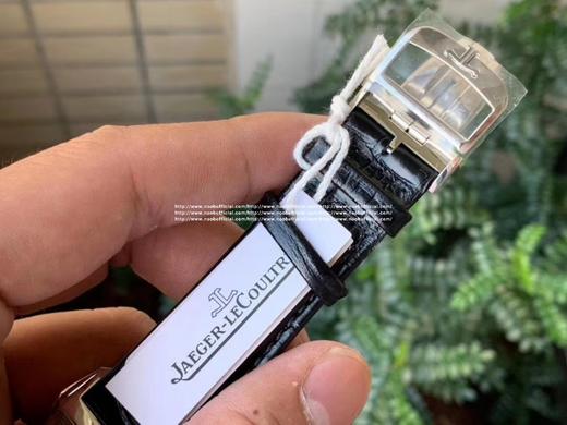 MG荣誉出品     业内首次突破一机双面双时区！帅到掉渣！
    积家 Reverso Tribute双面双时区翻转腕表  简洁的小三针正面素雅、温和，规整的反面拥有昼夜显示以及第二时区显示功能， 商品图8