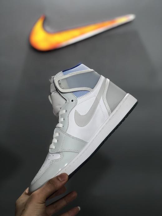 迪奥 ，平民"小Dior"个性满满 Air Jordan 1 High Zoom R2T"Racer Blue"AJ1代经典复古经典高帮百搭文化篮球鞋“白灰蓝漆皮渐变水晶底”CK6637-104 商品图2