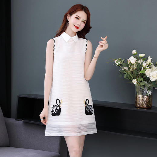 WZNH-WAY923新品高腰套头小天鹅绣花连衣裙 商品图1