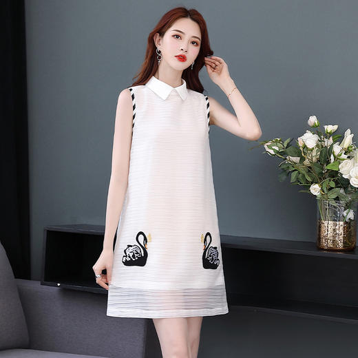 WZNH-WAY923新品高腰套头小天鹅绣花连衣裙 商品图3