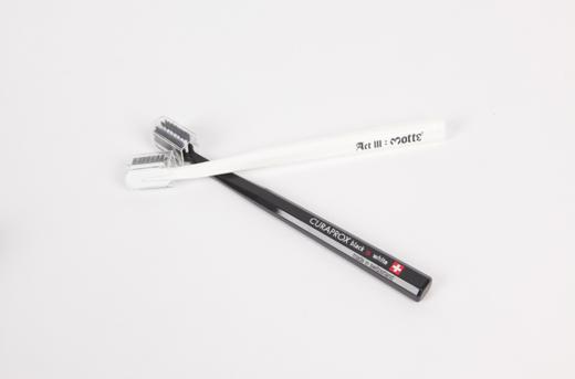 BIGBANG   [MOTTE] G-DRAGON TOOTHBRUSH SET牙刷 黑白套餐JPY带授权招加盟代理 商品图3