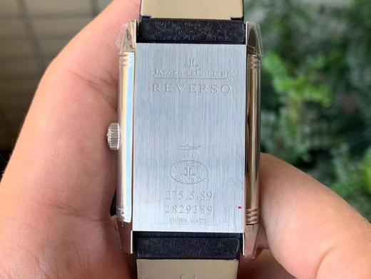 MG荣誉出品     业内首次突破一机双面双时区！帅到掉渣！
    积家 Reverso Tribute双面双时区翻转腕表  简洁的小三针正面素雅、温和，规整的反面拥有昼夜显示以及第二时区显示功能， 商品图9