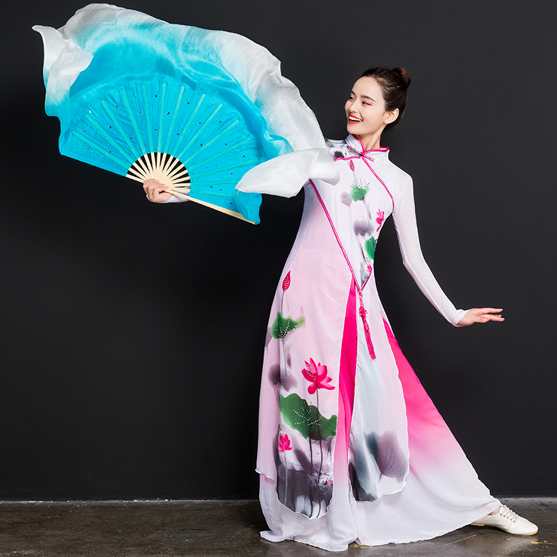 湖蓝色真丝双面倒染标准舞蹈表演扇子