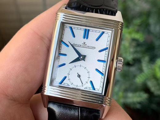 MG荣誉出品     业内首次突破一机双面双时区！帅到掉渣！
    积家 Reverso Tribute双面双时区翻转腕表  简洁的小三针正面素雅、温和，规整的反面拥有昼夜显示以及第二时区显示功能， 商品图14