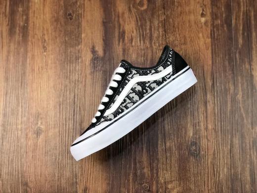 Vans迪奥联名重磅释出！ Dior x Vans Style 36 Decon SF 鲜美系列帆布半月包头硫化板鞋“黑浅灰刺绣CD重影” 尺码：35-44 商品图2
