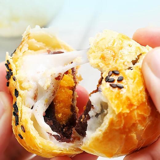 【雪媚娘蛋黄月饼糕】软濡Q弹口感层次分明，外皮酥脆浓香，一口咬下去沙沙的，蛋黄还冒油，吃完以后意犹未尽，口齿留香。 商品图2