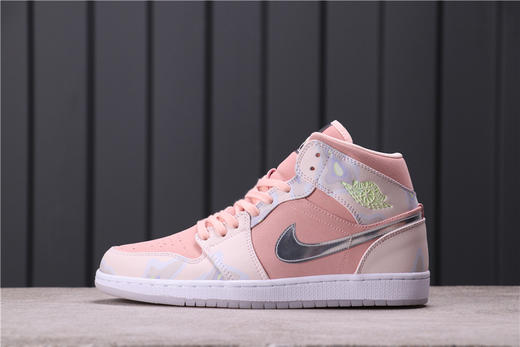 乔丹/Air Jordan AJ1 aj1 乔丹1代 乔1 乔丹1代中帮系列Air Jordan 1 Mid SE AJ1货号：CW6008-600 乔1中帮文化 36-40 商品图3