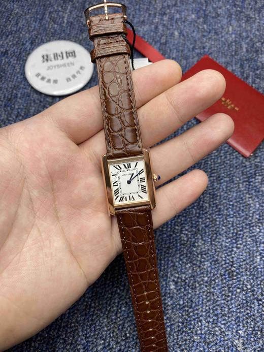 Cartier卡地亚 TANK坦克系列 玫金壳 复古扣 自带鳄鱼皮 瑞士进口朗达石英机芯。相对于大众的蓝气球，更加优雅和知性。小号31X24mm 商品图8