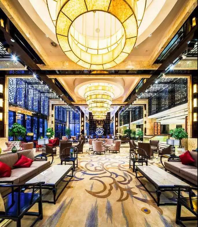 成都费尔顿大酒店位于成都市温江区,地处ding级中央商务区,  距