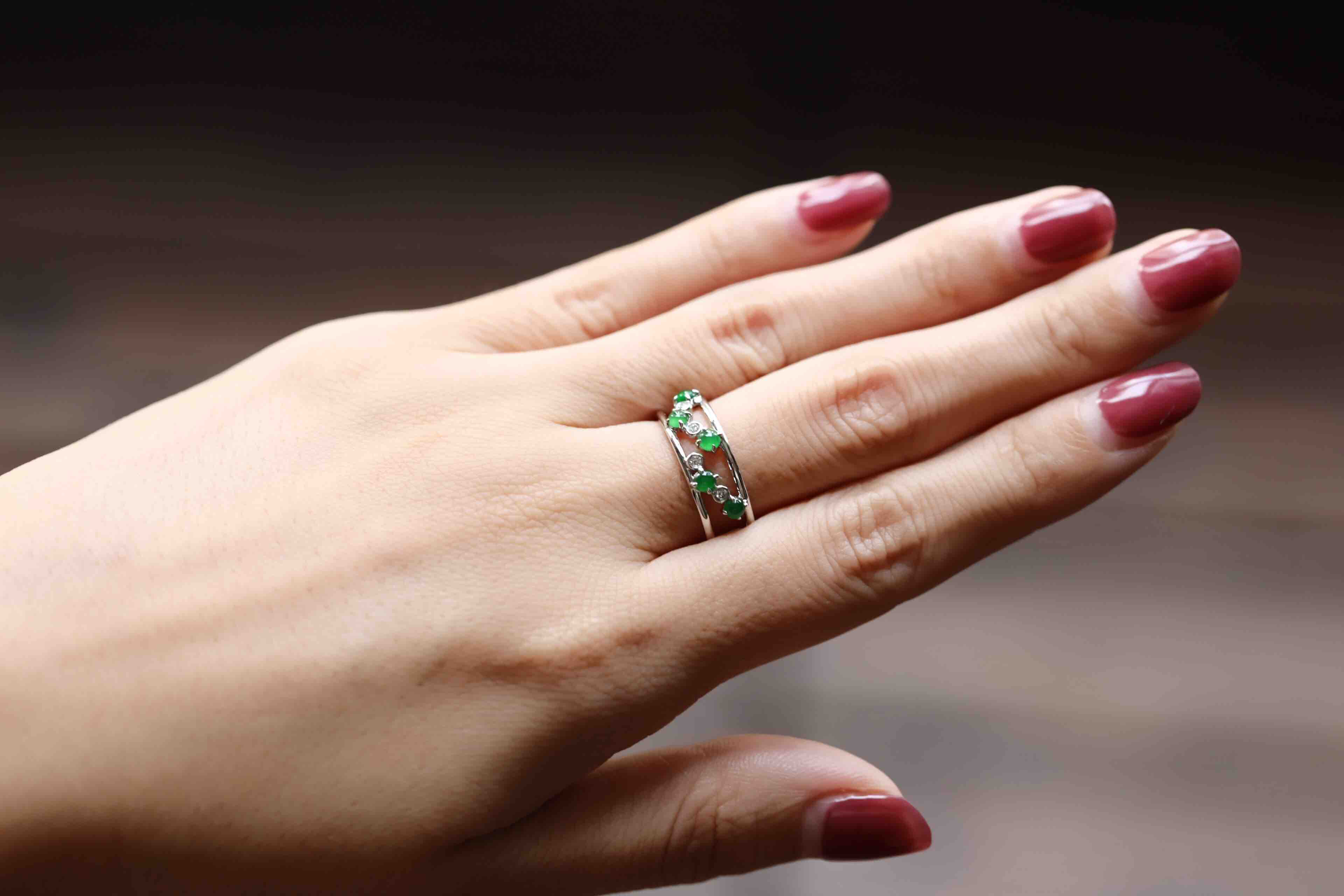 高冰种阳绿翡翠戒指排戒18k白金钻石镶嵌