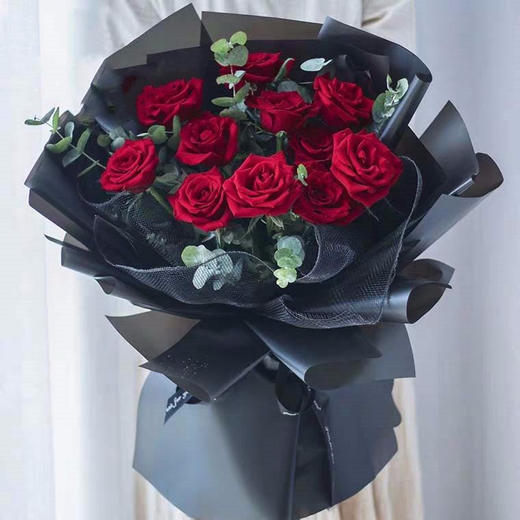 11朵红混搭玫瑰花束