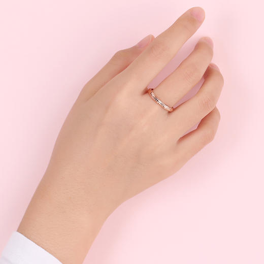 【时尚K金】钻石世家 Charming系列 18K金戒指 空心时尚戒指 简约戒指情侣戒 玫瑰金色（约0.64±0.1克） 商品图3