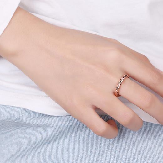 【时尚K金】钻石世家 Charming系列 18K金戒指 空心时尚戒指 简约戒指情侣戒 玫瑰金色（约0.64±0.1克） 商品图4