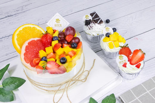 【鲜果派对-下午茶精选】6寸鲜果淡奶油裸蛋糕+杯子蛋糕组合（奥利奥、草莓、芒果三种口味组合）3-5人下午茶分享 商品图0