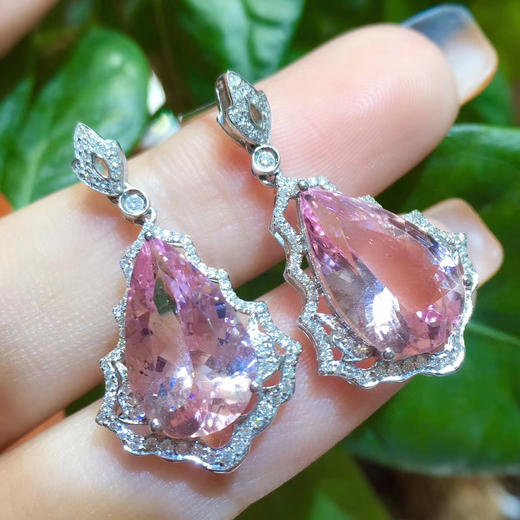 天然粉摩根石耳环天然粉摩根石耳环18k金镶嵌钻石主石788克拉无瑕品质