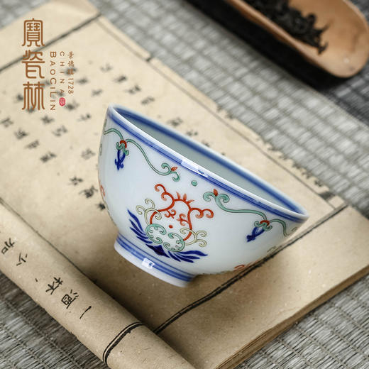 青花斗彩忍冬纹杯 商品图0