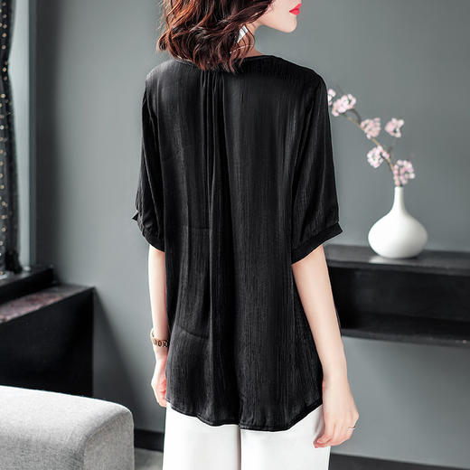 YH-893160新品天丝设计感小众百搭显瘦圆领中袖打底衫 商品图3