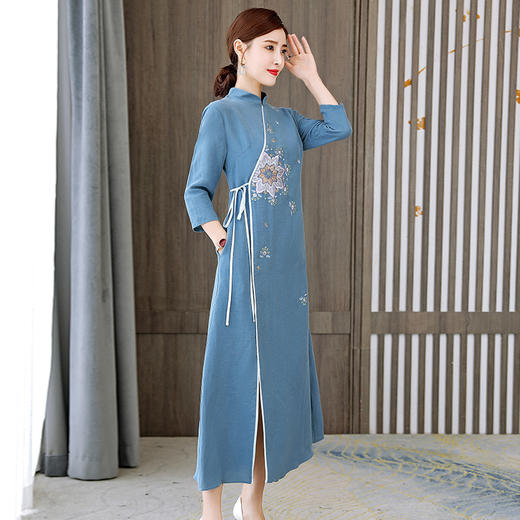 HT-N-E253-9156-156新款中国风宽松立领刺绣系带七分袖连衣裙TZF 商品图2
