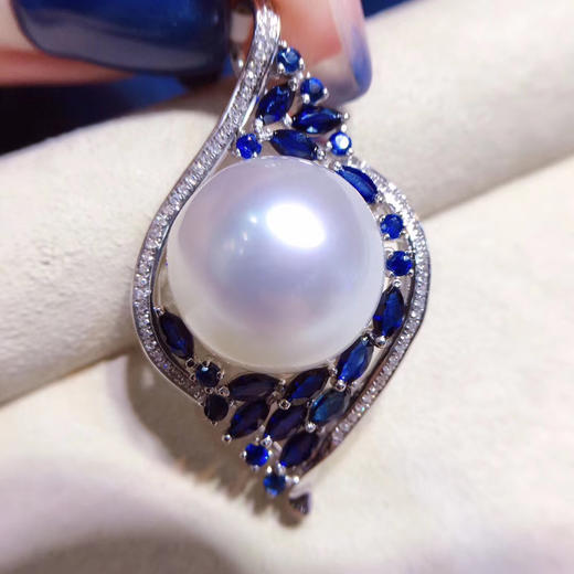 蓝宝石澳白吊坠1415mm18k金钻石蓝宝石镶嵌正圆强光微瑕佩戴不影响