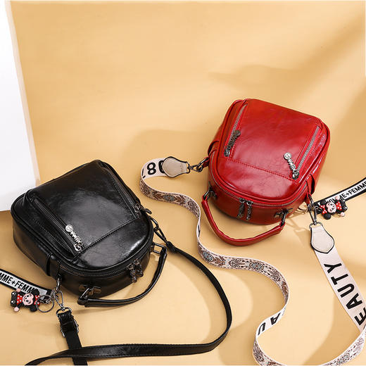 YL-7051新款软PU女包韩版复古宽肩带通勤三用斜挎包 商品图1