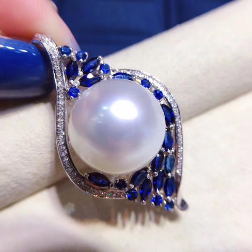 蓝宝石澳白吊坠1415mm18k金钻石蓝宝石镶嵌正圆强光微瑕佩戴不影响