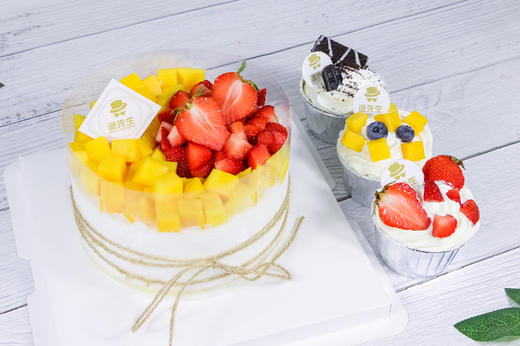 【鲜果派对-下午茶精选】6寸鲜果淡奶油裸蛋糕+杯子蛋糕组合（奥利奥、草莓、芒果三种口味组合）3-5人下午茶分享 商品图1
