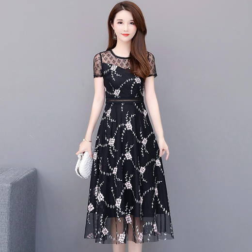 YWE  B9251刺绣连衣裙修身气质减龄阔太太 商品图0
