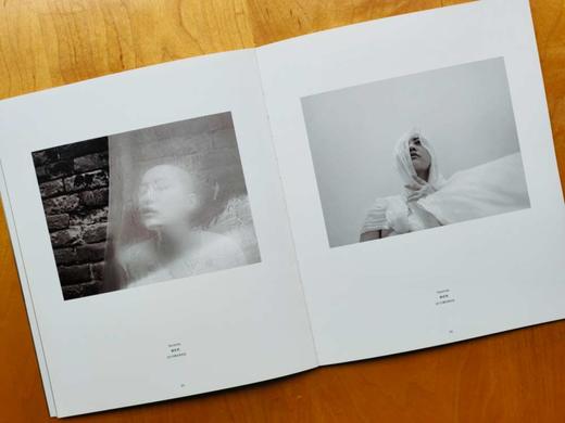 《如是》郝蕾&畏冰摄影展览图册 商品图8