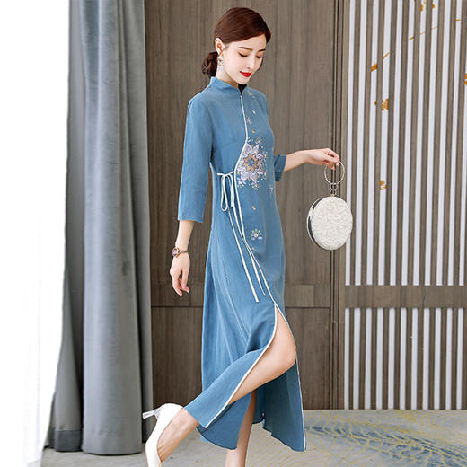 HT-N-E253-9156-156新款中国风宽松立领刺绣系带七分袖连衣裙TZF 商品图3