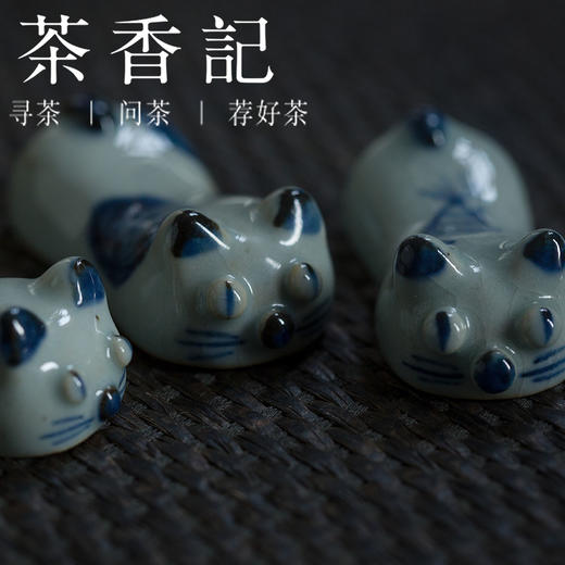 茶香记 景德镇 手作 青花手绘搁置-条纹猫 摆件 笔托 筷架 商品图3
