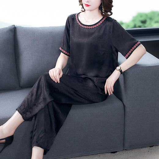 QYYS-B205578重磅仿真丝哈伦裤套装气质时尚绣花两件套 商品图4