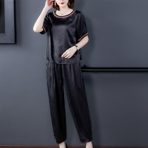 QYYS-B205578重磅仿真丝哈伦裤套装气质时尚绣花两件套 商品图1