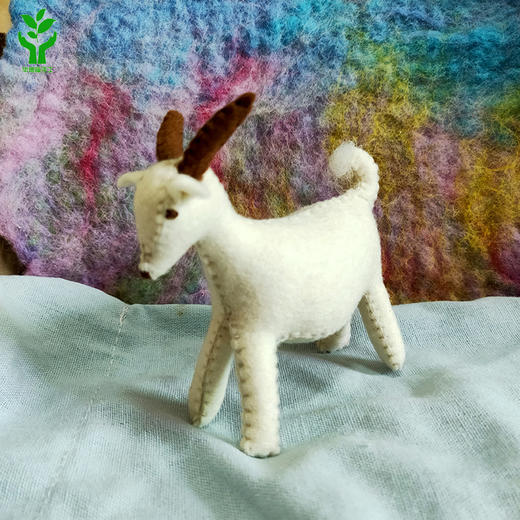 华德福手工静静手工羊毛毡动物纯手工缝制山羊手工diy