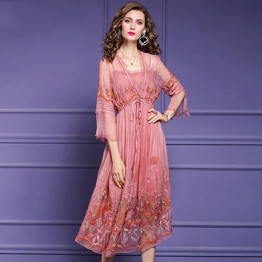 FMY-F20XL30452夏季年轻款时尚绣花真丝连衣裙配吊带裙套装 商品图0