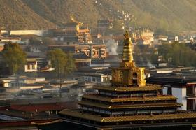 九色甘南（甘加秘境、世界藏学府拉卜楞寺、“东方小瑞士”郎木寺、“藏域仙境”扎尕那、九曲黄河第一湾）、川西秘境莲保叶则、草原花海俄木塘、炳灵寺石窟10天纯玩团