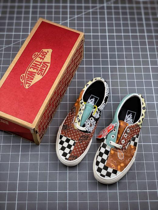 看一眼就很喜欢的帆布鞋！ 万斯 VANS Era复古限定腰果花拼接不对称棋盘复古帆布鞋 搭配腰果花 棋盘格 菊花 老虎等流行元素复古元素 官方货号 VN0A4U391IO Size：35-44 商品图0