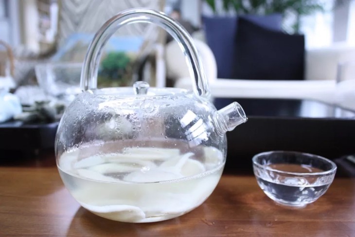 方法取怀山药干片（25g）煮水，煮开以后再煮45分钟。每天都喝，基本上半