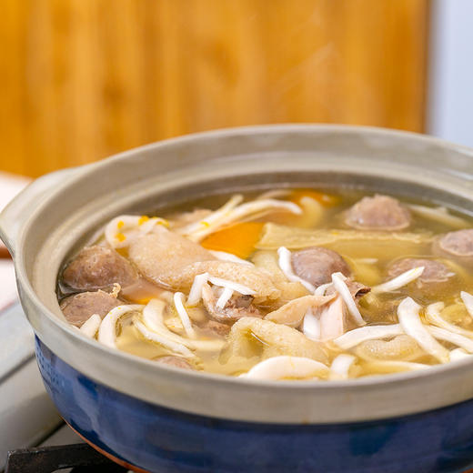 海南椰子鸡火锅从汤底到配菜到酱料通通全配齐