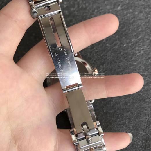 【N新品首发】2020新款欧米茄蝶飞系列到货 采用最新欧米茄独有油压纹表盘 整条钢带跟原版完全吻合 简单说这个钢带可以安装到原装蝶飞上的 喷雾原装拉扣！整表原版起模  字面罗马丁大小颜色与原装一致 商品图5