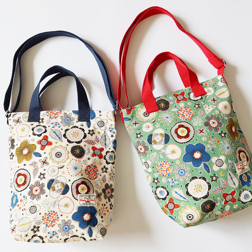 HUGOJIRO竖版手提斜挎包插画可爱花花 商品图0