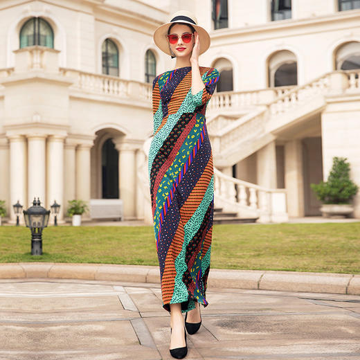 DF-DZ2372新款圆领印花复古气质超长一步裙 商品图1