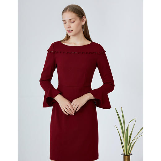 EITIE爱特爱女装秋新品优雅一字肩时尚喇叭袖收腰显瘦连衣裙5807569 商品图1