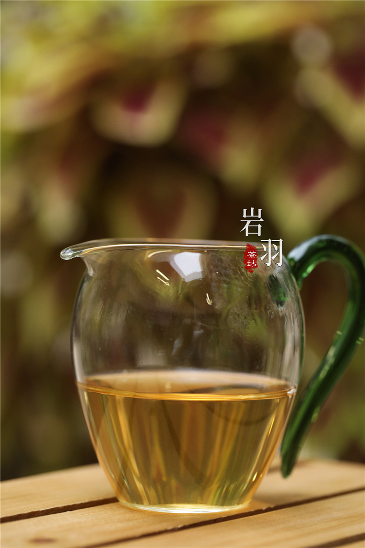 澜沧古茶2009年岩冷青沱普洱茶生茶古树料200g