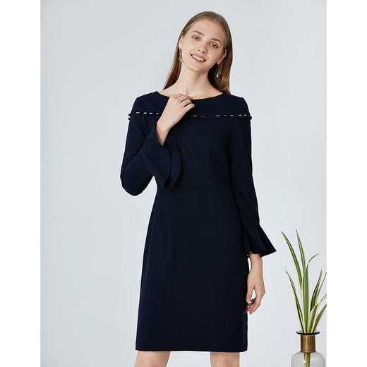 EITIE爱特爱女装秋新品优雅一字肩时尚喇叭袖收腰显瘦连衣裙5807569 商品图12