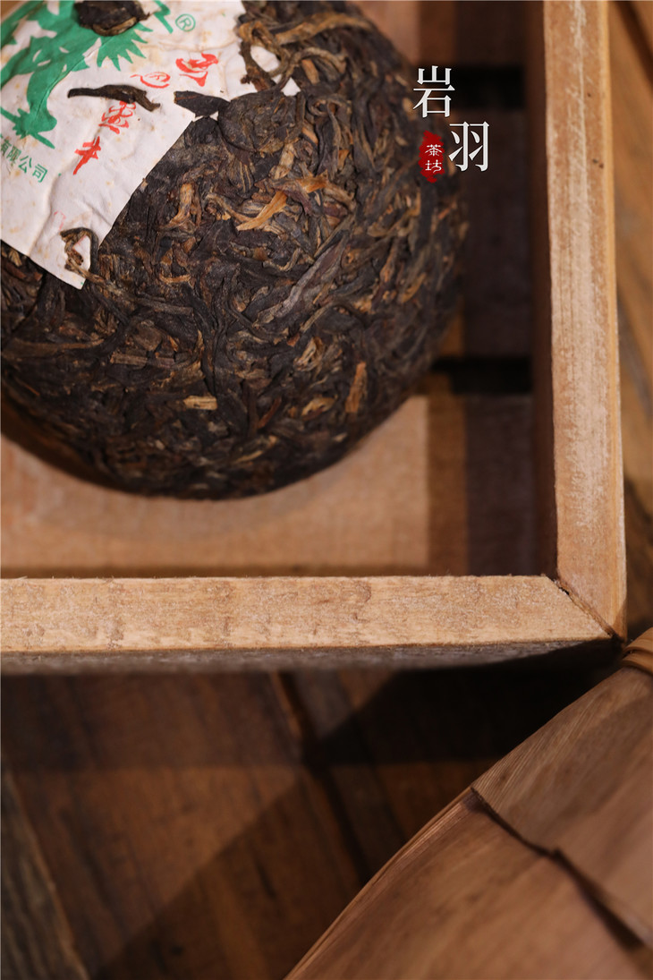 澜沧古茶2009年岩冷青沱普洱茶生茶古树料200g