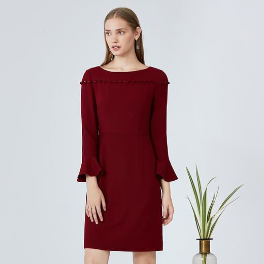 EITIE爱特爱女装秋新品优雅一字肩时尚喇叭袖收腰显瘦连衣裙5807569 商品图3